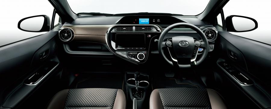Торпедо Toyota Aqua Crossover Glam 2018 года  (фото 2 из 3)